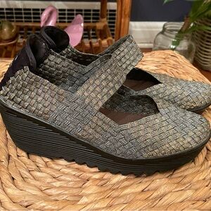 Bernie Mev Women's Lulia Wedge Pump